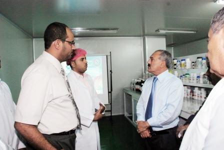 .. ويفتتح مصنع (رفا) للأدوية في سيئون أمس